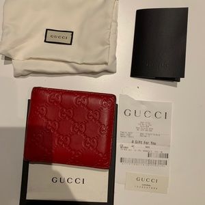 Signature Gucci Bifold Wallet (Red)